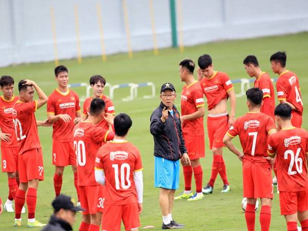 Bóng đá Việt Nam sáng 9/3: HLV Park Hang Seo đã khỏi COVID-19
