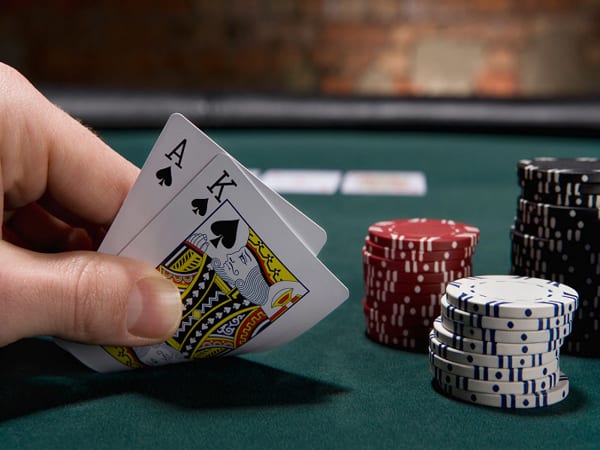 Kinh nghiệm chơi Poker giỏi khiến đối thủ phải xin hàng