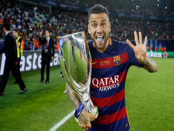 Hậu vệ Dani Alves