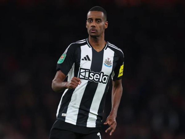 BĐQT: Al Hilal theo đuổi Alexander Isak định hình hàng công