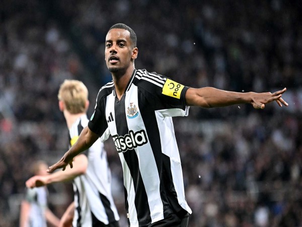 Liverpool bến đỗ trong mơ của Isak