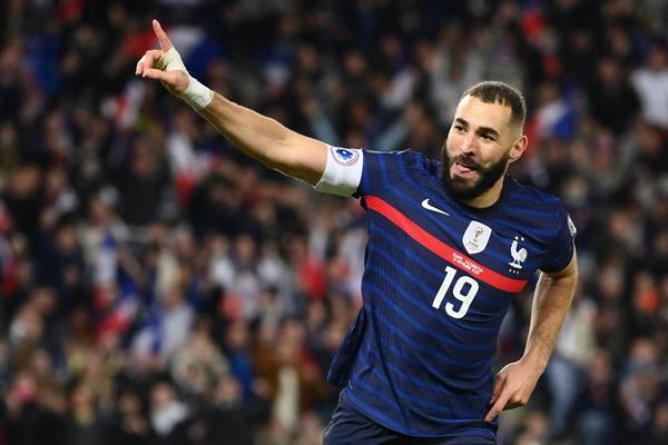 Benzema mặc áo số mấy?