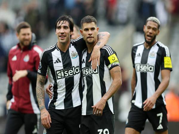 Newcastle sa sút, cơ hội cho Man Utd